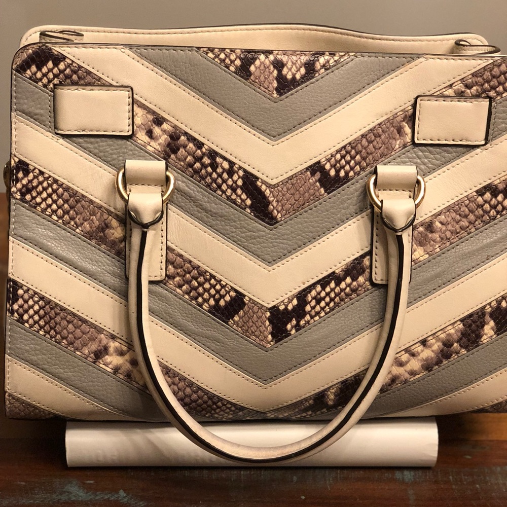 Micheal Kors Jet Set Addition Medium Satchel- used - Picture 3 of 8